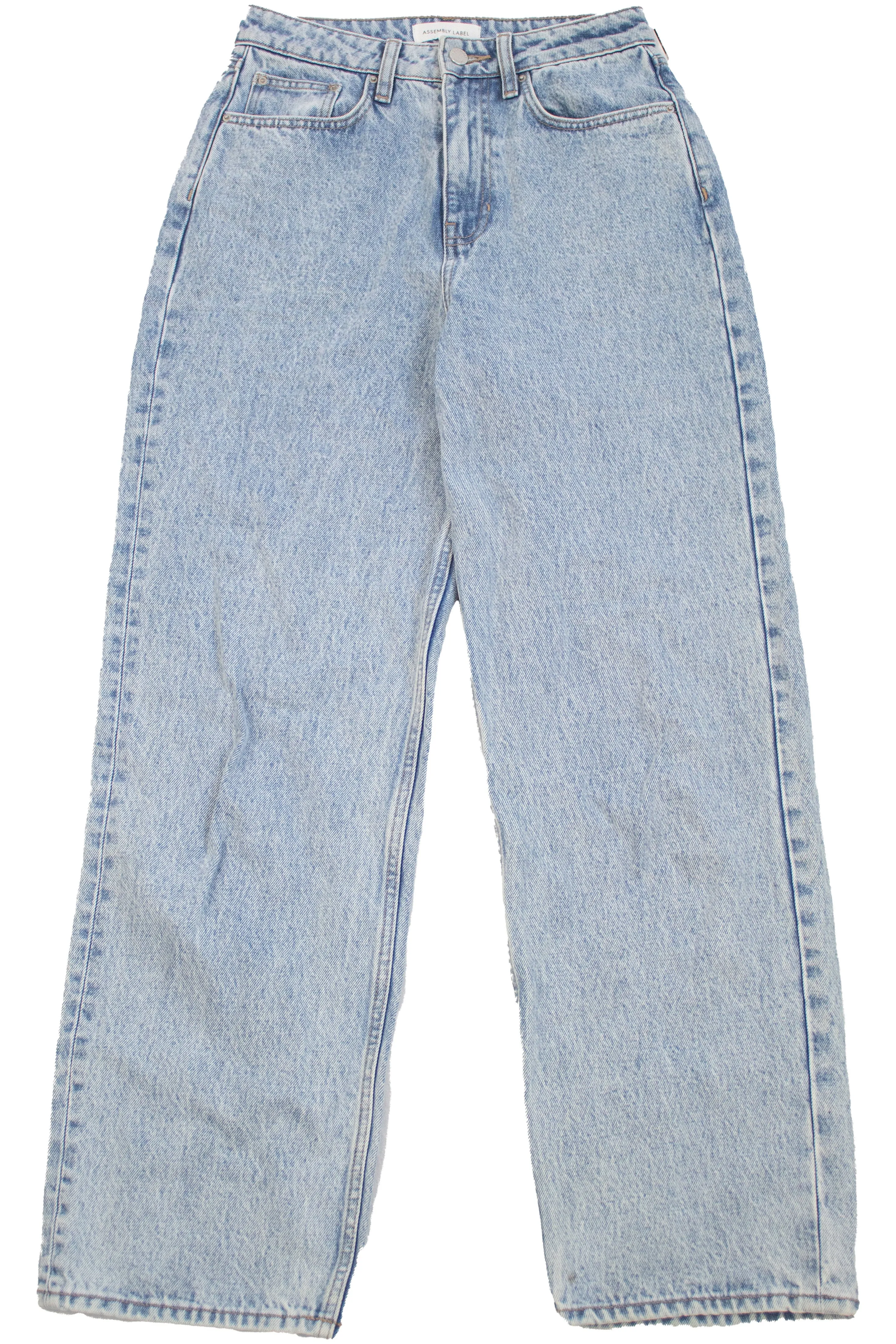 Certainly! Heres an optimized product title for the e-commerce listing:

Premium Straight Leg Jeans by Assembly - Classic Fit, Versatile Style, High-Quality Denim
