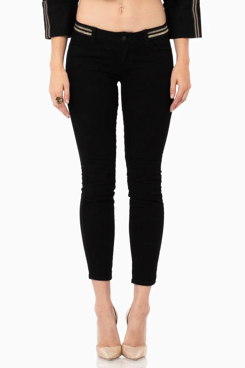 Hannah In Deep In Black Roses