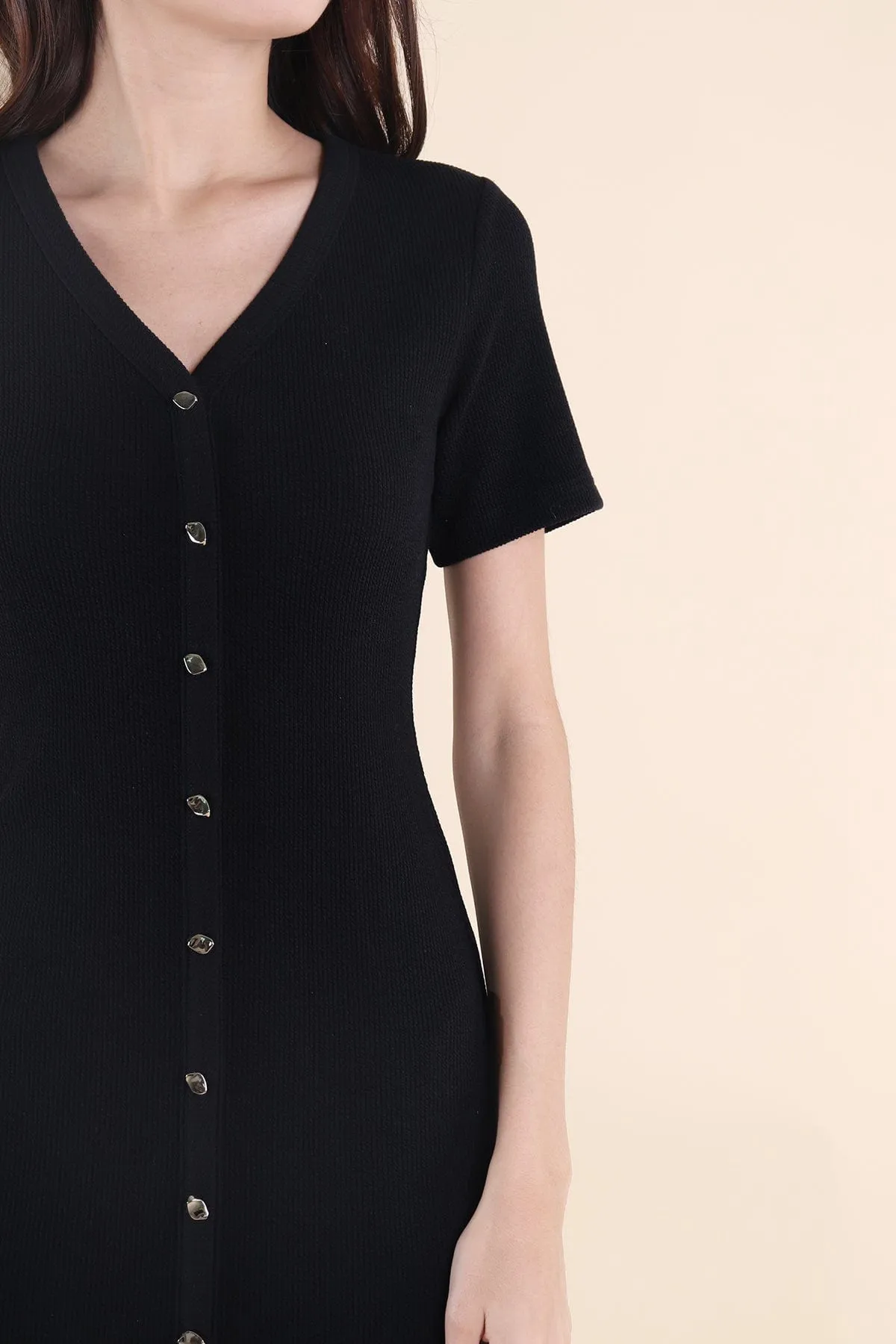 HENDRIC RIBBED BUTTONED MIDAXI IN BLACK