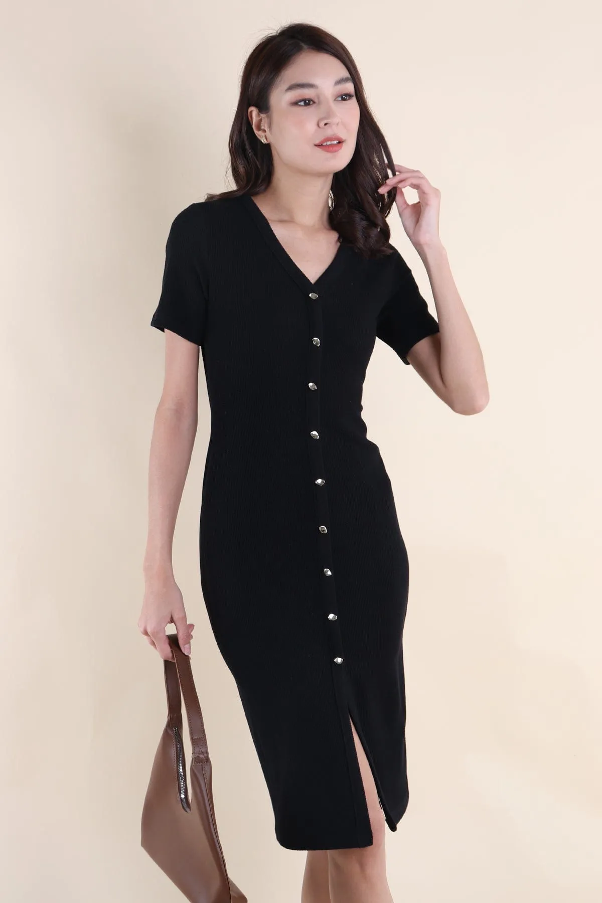 HENDRIC RIBBED BUTTONED MIDAXI IN BLACK