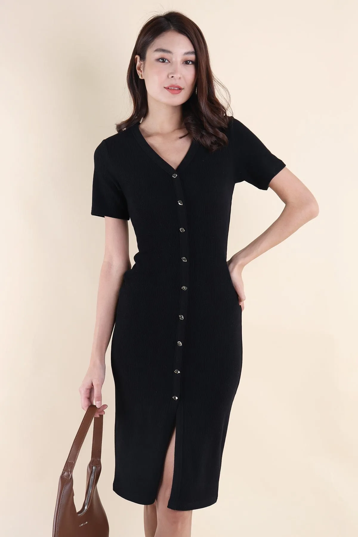 HENDRIC RIBBED BUTTONED MIDAXI IN BLACK